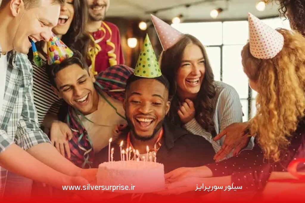 اجرای سورپرایز تولد مردانه با موسیقی زنده (ویولن، گیتار و خواننده به همراه کاخن)